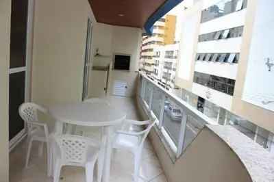 Uma varanda ou terraço em Apartamento em Meia Praia