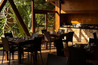 Um restaurante ou outro lugar para comer em Hotel Atalaia do Mariscal