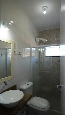 Uma casa de banho em Residencial Maria Idia