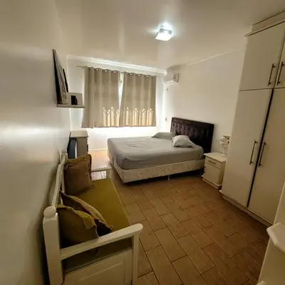 Uma cama ou camas num quarto em Bombinhas Brasil Residence II Guest House no Centro