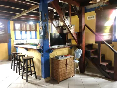 Um restaurante ou outro lugar para comer em Chalés no centro de Bombinhas