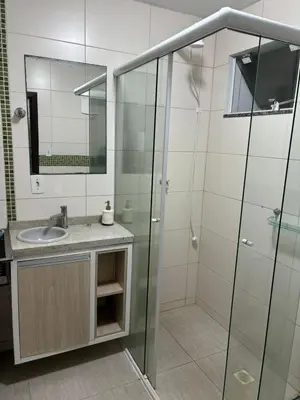 Uma casa de banho em Kitnet no Centro de Bombinhas