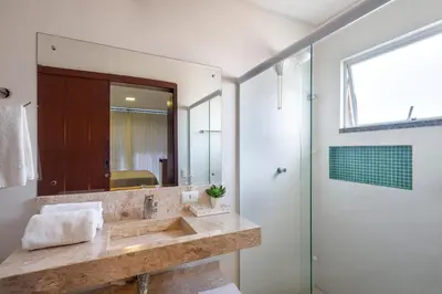 Uma casa de banho em Residencial Onda Azul