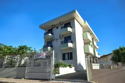 O edifício onde o apartamento está situado