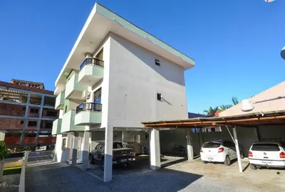 O edifício onde o apartamento está situado
