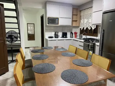 A cozinha ou kitchenette de Casa em Bombinhas Almeida e Moraes Perto da Praia