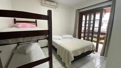 Uma cama ou camas num quarto em Casa em Bombinhas Almeida e Moraes Perto da Praia