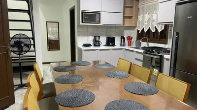 A cozinha ou kitchenette de Casa em Bombinhas Almeida e Moraes Perto da Praia