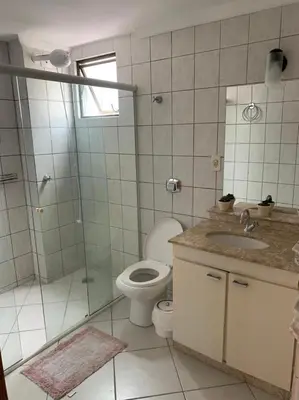 Uma casa de banho em Cobertura frente ao mar Meia Praia -Itapema -SC