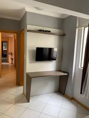Uma televisão e/ou sistema de entretenimento em Cobertura frente ao mar Meia Praia -Itapema -SC