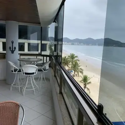 Cobertura frente ao mar Meia Praia -Itapema -SC