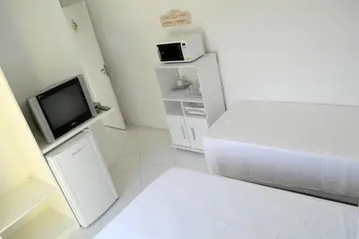 Uma televisão e/ou sistema de entretenimento em Hospedaria Canto do Morro