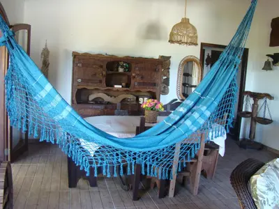 Uma área de estar em Casa Marrom