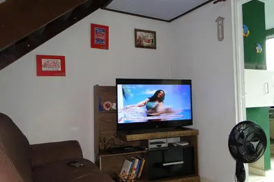Uma televisão e/ou sistema de entretenimento em Apartamento Bay Conceicao