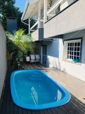 A piscina em ou perto de Sobrado 4 suítes, piscina , para até 12 pessoas 650 metros da praia de Bombinhas