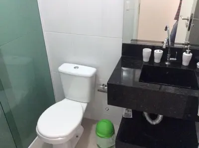 Uma casa de banho em Apartamentos Mediterrâneo Home Club