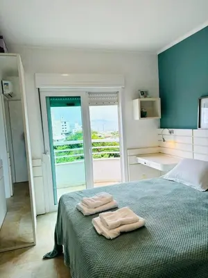 Uma cama ou camas num quarto em Apartamento Cobertura PALMAS DO ARVOREDO para 7 pessoas a 250m do mar com terraço e vista maravilhosa