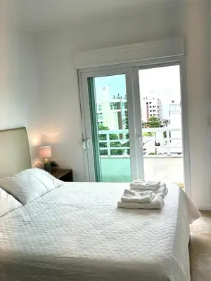Uma cama ou camas num quarto em Apartamento Cobertura PALMAS DO ARVOREDO para 7 pessoas a 250m do mar com terraço e vista maravilhosa
