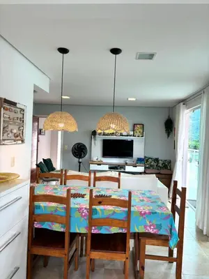 A cozinha ou kitchenette de Apartamento Cobertura PALMAS DO ARVOREDO para 7 pessoas a 250m do mar com terraço e vista maravilhosa