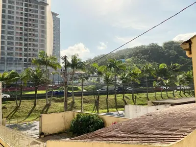 Uma vista geral da montanha ou uma vista da montanha a partir do apartamento