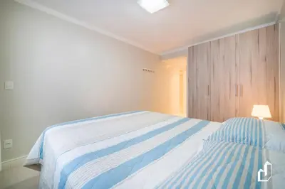 Uma cama ou camas num quarto em Kremer Residence 302, todos ambientes climatizados