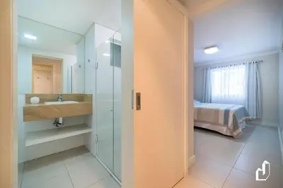 Uma casa de banho em Kremer Residence 302, todos ambientes climatizados