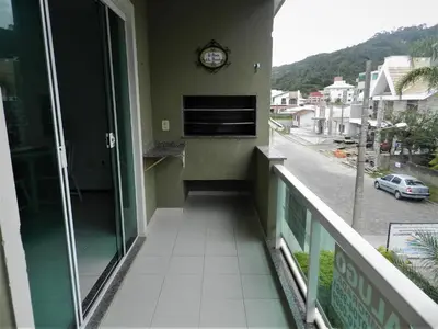 Uma vista geral da montanha ou uma vista da montanha a partir do apartamento