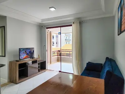 Uma televisão e/ou sistema de entretenimento em Apto El Shadday 202 cento e cinqüenta metros do Mar