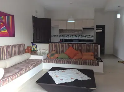 Uma área de estar em Residencial Annabel APTO 02