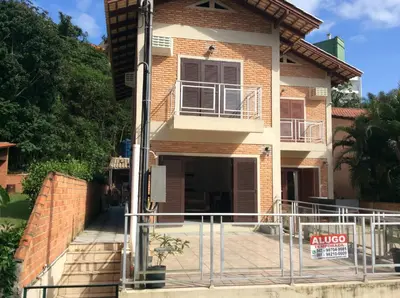O edifício onde o apartamento está situado