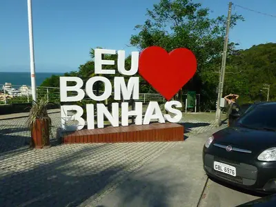 A planta de Apartamento 12 - Bombinhas - 200 metros da praia