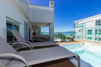 A planta de Costa do Sol 203 - Cobertura Duplex em Mariscal - Jacuzzi - Vista para o Mar