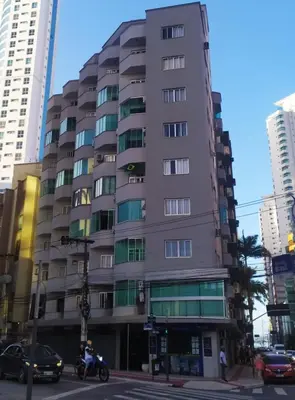 O edifício onde o apartamento está situado
