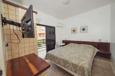 Uma televisão e/ou sistema de entretenimento em Parador Tropical