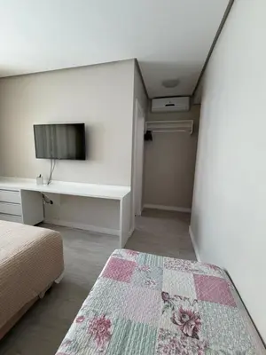 Uma televisão e/ou sistema de entretenimento em 4 ILHAS, 2 SUITES, 2 GARAGENS