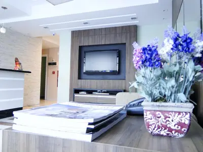Uma televisão e/ou sistema de entretenimento em Pousada Villa Atlântica