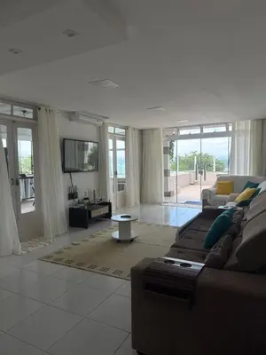 A planta de CASA COM PISCINA e VISTA PARA O MAR - Porto Belo-SC Bombinhas-SC