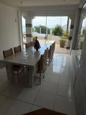 A planta de CASA COM PISCINA e VISTA PARA O MAR - Porto Belo-SC Bombinhas-SC