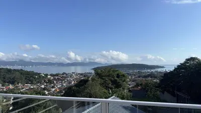 A planta de CASA COM PISCINA e VISTA PARA O MAR - Porto Belo-SC Bombinhas-SC