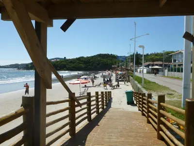 A planta de Apartamentos Bombinhas - 140 metros da Praia
