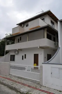 A planta de Apartamentos Bombinhas - 140 metros da Praia