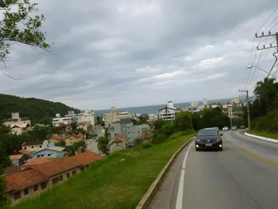 A planta de Apartamentos Bombinhas - 140 metros da Praia