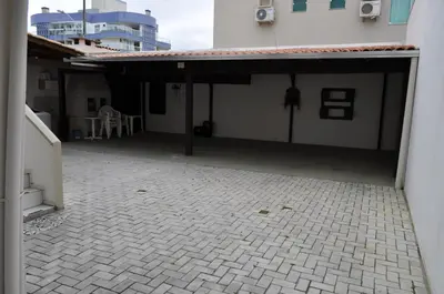 A planta de Apartamentos Bombinhas - 140 metros da Praia