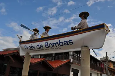 A planta de Apartamentos Bombinhas - 140 metros da Praia