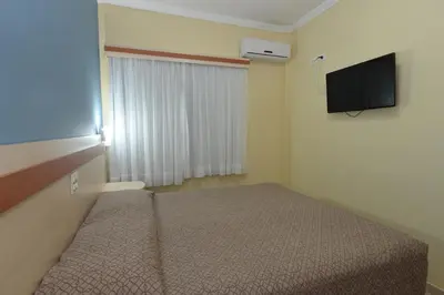 Uma televisão e/ou sistema de entretenimento em Refúgio Costeiro II
