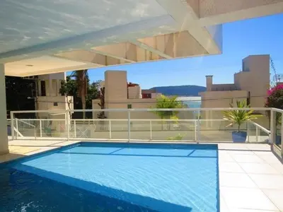 A piscina em ou perto de Res. Signus