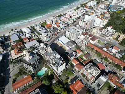 Uma vista do mar geral ou uma vista do mar a partir do apartamento