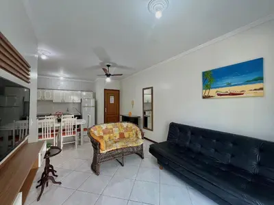 Uma área de estar em Res. Ilha Bela