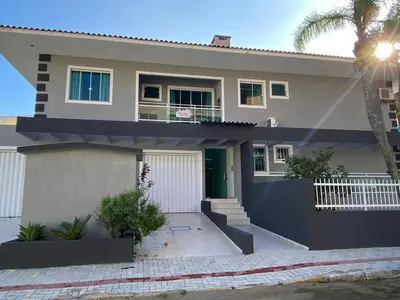 O edifício onde o apartamento está situado