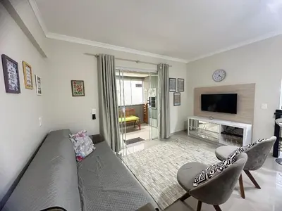 Uma televisão e/ou sistema de entretenimento em Res. Terraza